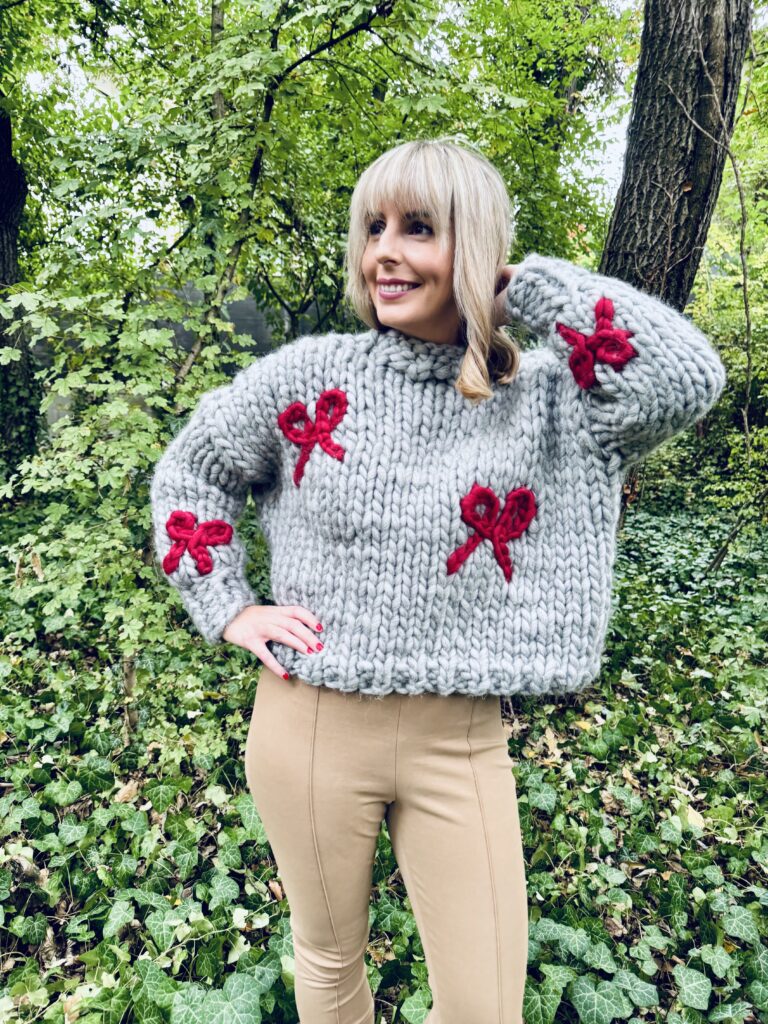 Red Bow Sweater – Borvörös masnik szürkébb napokra